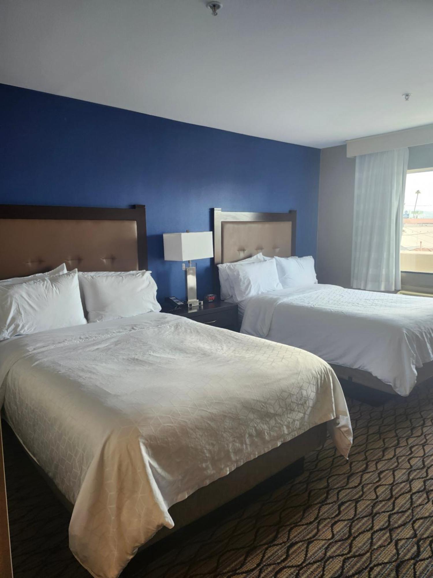 Holiday Inn Express & Suites Pasadena - Los Angeles By Ihg Экстерьер фото