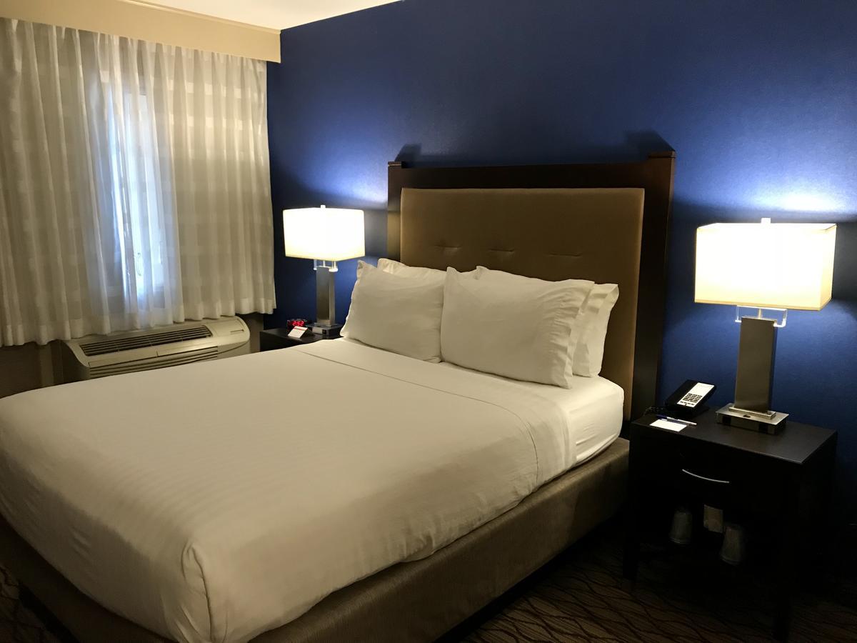 Holiday Inn Express & Suites Pasadena - Los Angeles By Ihg Экстерьер фото