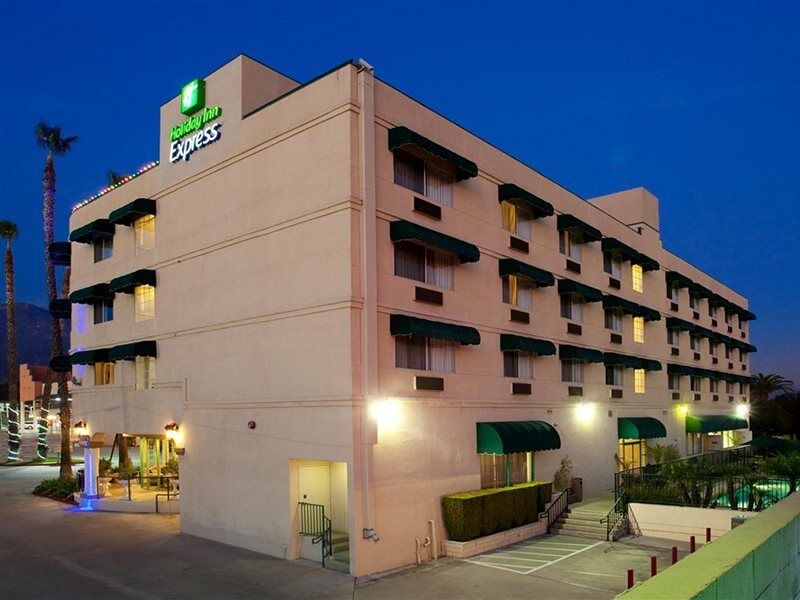 Holiday Inn Express & Suites Pasadena - Los Angeles By Ihg Экстерьер фото