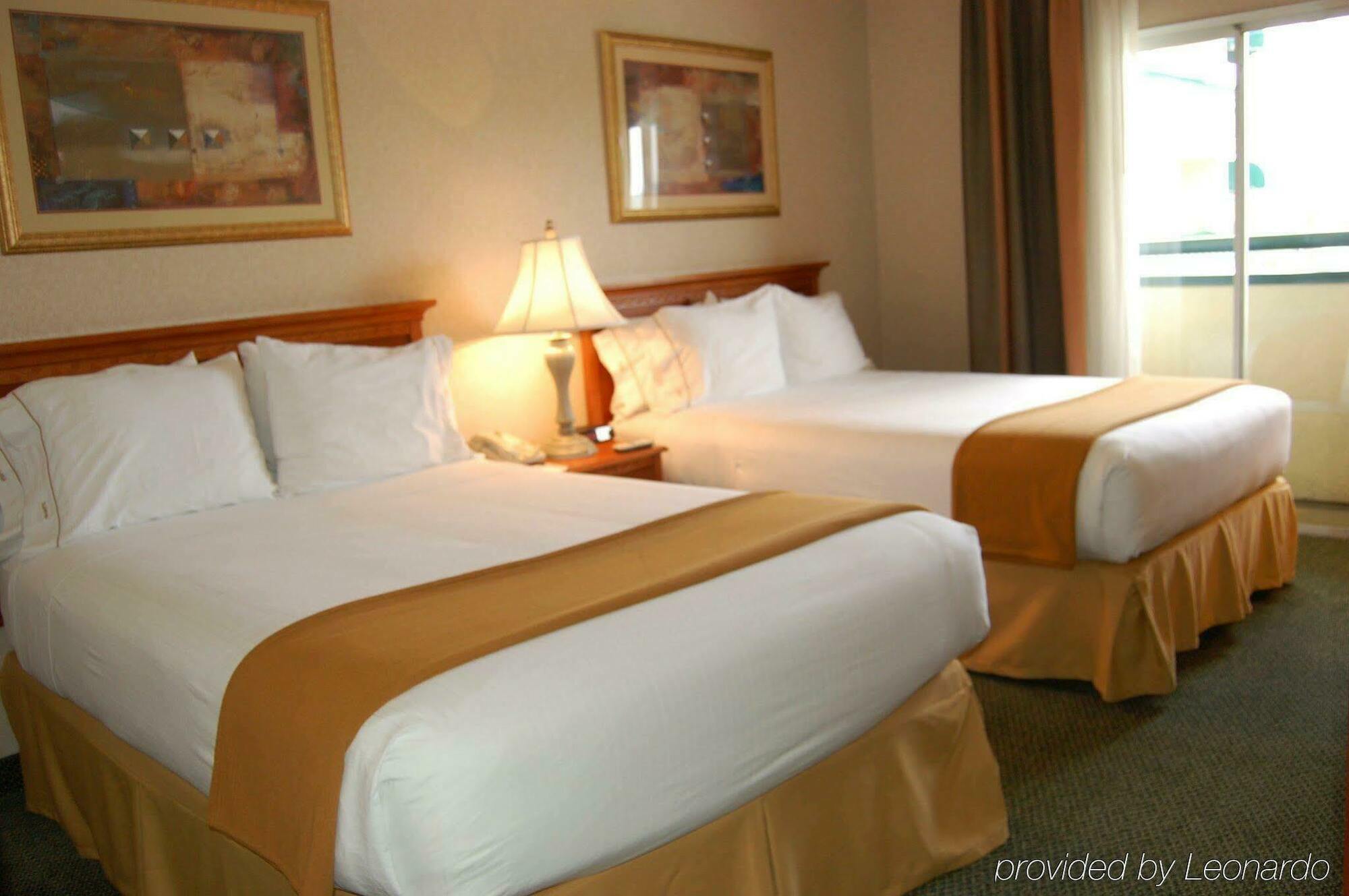 Holiday Inn Express & Suites Pasadena - Los Angeles By Ihg Номер фото